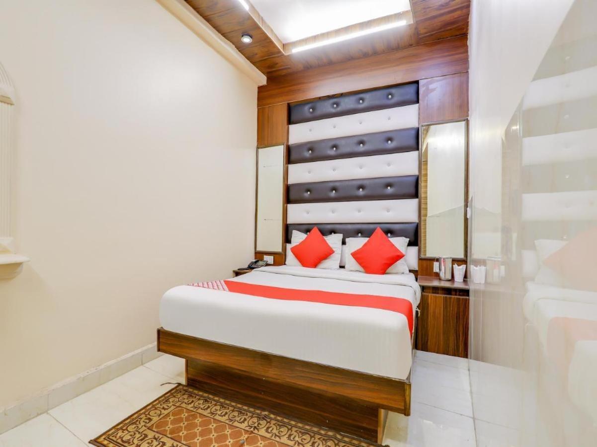 Hotel Roma Deluxe - New Delhi Railway Station Exterior photo