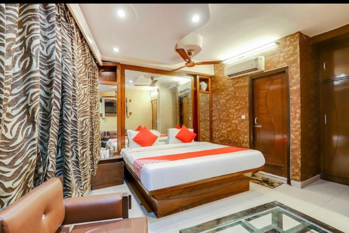 Hotel Roma Deluxe - New Delhi Railway Station Exterior photo