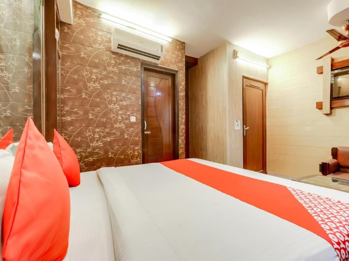 Hotel Roma Deluxe - New Delhi Railway Station Exterior photo